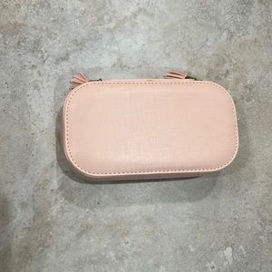Travel jewelry case